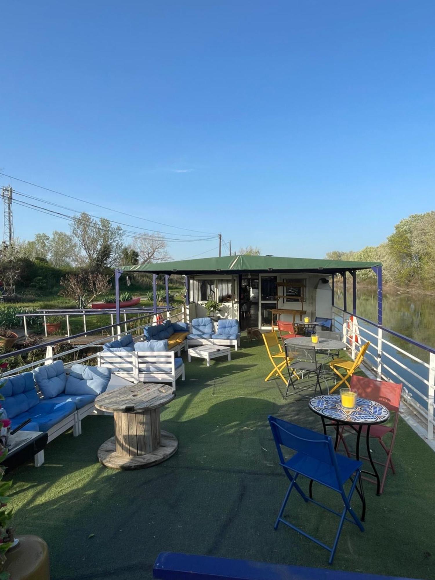 Péniche Le Pescalune - D'hôtes * Arles